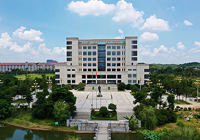 政法类大学